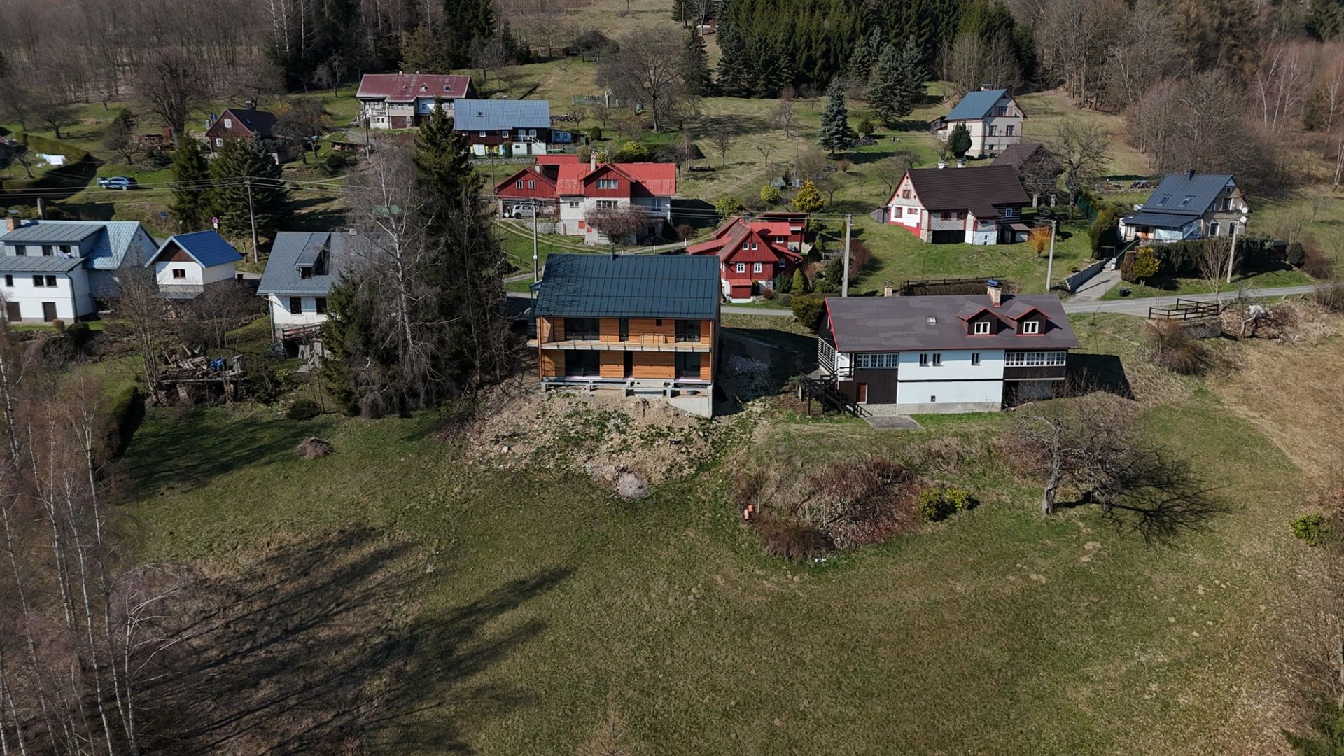 Novostavba rodinného domu 164,7 m² se dvěma bytovými jednotkami – Jizerské hory