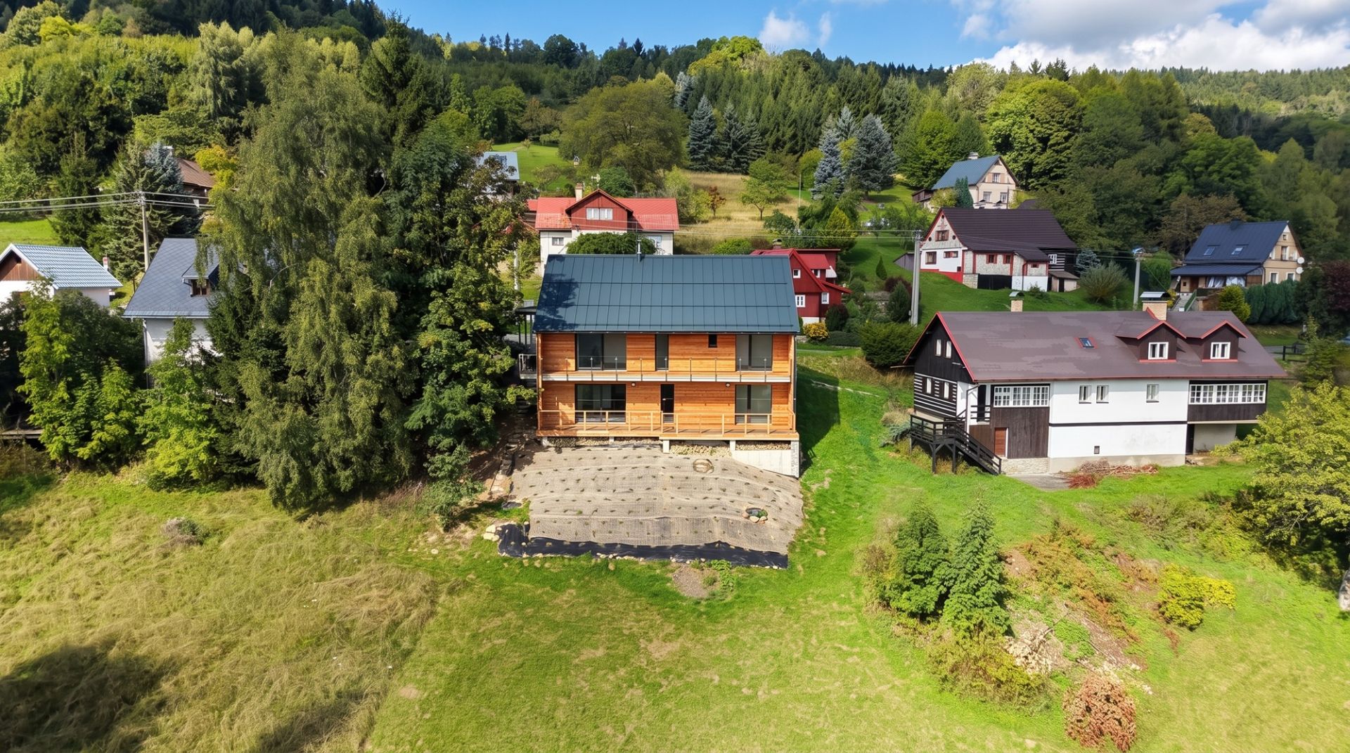 Novostavba rodinného domu 166,1 m² se dvěma bytovými jednotkami – Jizerské hory