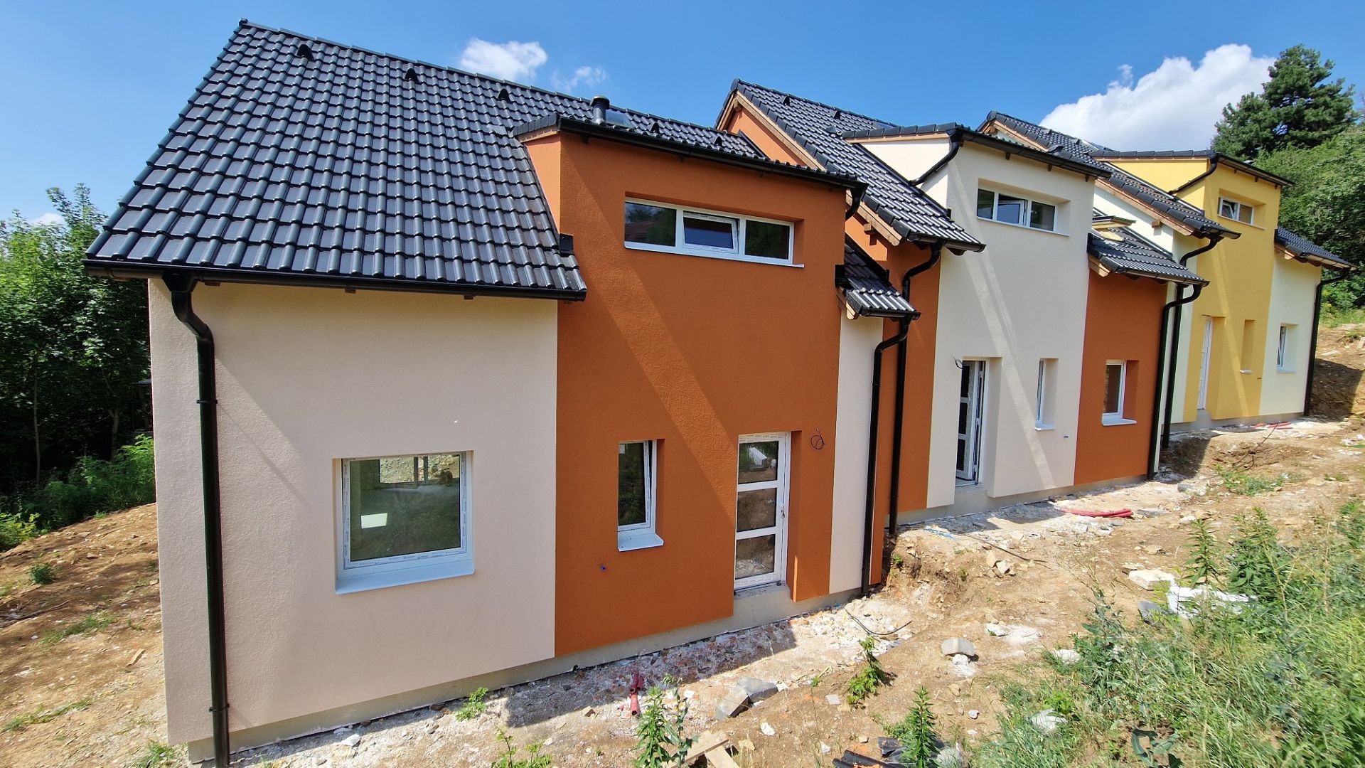 Novostavba nízkoenergetického rodinného domu - bytové jednotky v lokalitě Libčice nad Vltavou - Chýnov.