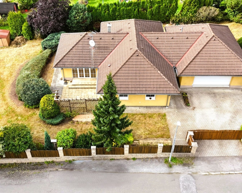 Prostorný bungalov 4+kk s dvojgaráží, 175 m2 , Jablonec nad Nisou , pozemek 1153m2