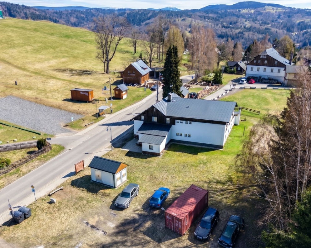Prodej části zastavitelného – stavebního pozemku ppč. 567/2 o budoucí výměře 927 m² (+- 1 m2 zaokrouhlení výměry při dělení pozemku) v Albrechticích v Jizerských horách